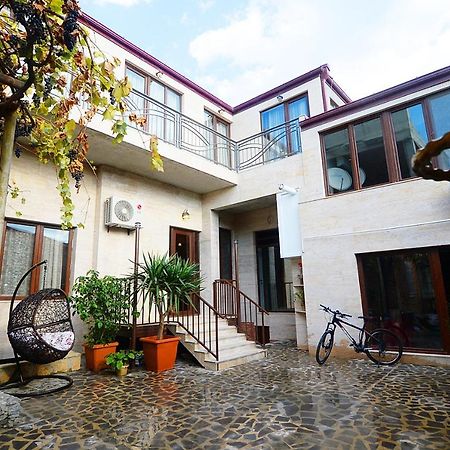 Friendship House Hotel Tbilisi Exterior photo