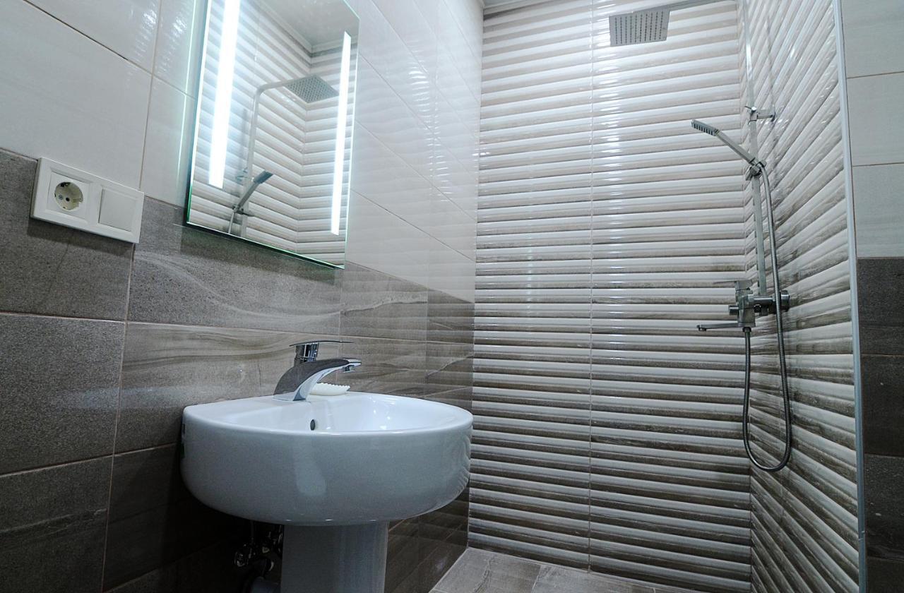 Friendship House Hotel Tbilisi Exterior photo